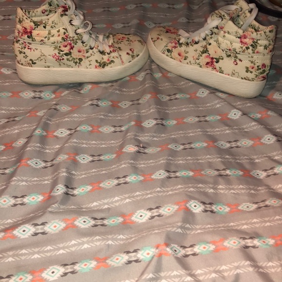 Flower High Tops - Picture 3 of 4
